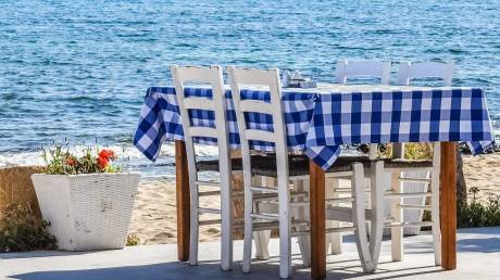 Βασανιστική σεζόν με χιλιάδες κενά στον τουρισμό - Στα «όρια» τους επιχειρηματίες και εργαζόμενοι