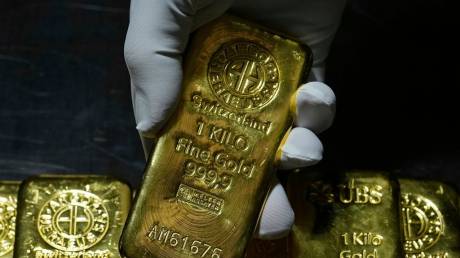 Ιστορικό ρεκόρ για τον χρυσό: Πάνω από 4.500 δολάρια η τιμή του για πρώτη φορά - Το «βλέμμα» στη Fed