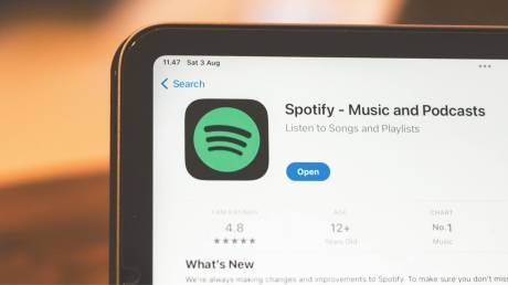 «Έπεσε» το Spotify - Εκατοντάδες αναφορές