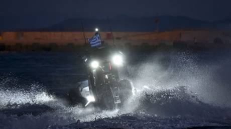 Εισροή υδάτων σε ιστιοφόρο με τέσσερις επιβαίνοντες - Επιχείρηση διάσωσης από το Λιμενικό