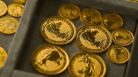 Τι συμβαίνει με τα ασφαλή καταφύγια - Γιατί έχουν «παγώσει» ο χρυσός και το ελβετικό φράγκο