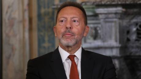 Στουρνάρας στην Handelsblatt: «Καλοδεχούμενες» οι ξένες τράπεζες στην Ελλάδα