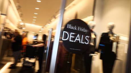 Ηλεκτρονικό εμπόριο και αγορές της τελευταίας στιγμής «έσωσαν» τη Black Friday