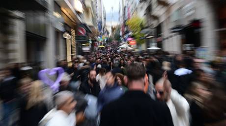 Χριστουγεννιάτικη αγορά: Σε πρωτοχρονιά και εκπτώσεις ελπίζουν οι έμποροι για πραγματική ανάκαμψη