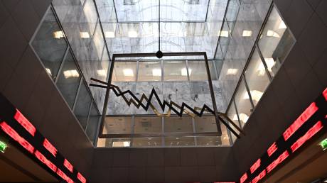 Sell off 3,6% στο Χρηματιστήριο Αθηνών με φόντο τη Μέση Ανατολή