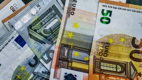 Ποια επιδόματα θα καταβληθούν έως τα τέλη Αυγούστου από τον ΟΠΕΚΑ