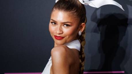 Η Zendaya σε βιβλιοπωλείο στη Βόρεια Καλιφόρνια με μια «Οδύσσεια» στα χέρια της