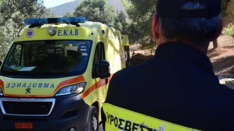 Χαλκιδική: Διασωληνωμένος ο μοναχός που έλυσε τη ζώνη και πήδηξε έξω από εν κινήσει ασθενοφόρο
