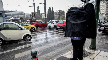 Κακοκαιρία Erminio: Έκτακτα μέτρα για τους εργαζομένους - Πού είναι υποχρεωτική η παύση εργασιών