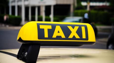 Οδηγός ταξί χρέωσε 45 ευρώ αντί για 20 διαδρομή Μοναστηράκι - Πειραιάς - Είχε κλειστό ταξίμετρο