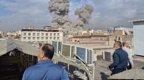 Πανηγυρισμοί στην Τεχεράνη μετά τις πληροφορίες ότι ο Χαμενεΐ είναι νεκρός