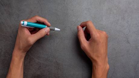 Οι αριστερόχειρες έχουν ψυχολογικό πλεονέκτημα έναντι των δεξιόχειρων, διαπιστώνει νέα μελέτη