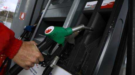 Ανοίγουν από αύριο το πρωί τα πρατήρια καυσίμων της Μυτιλήνης, μετά τη συνάντηση με Θεοδωρικάκο