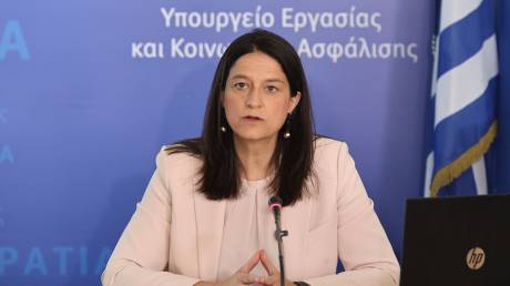 Κεραμέως: «Οι μισθοί δεν θα κρίνονται από το φύλο» - Τι προβλέπει το νέο θεσμικό πλαίσιο