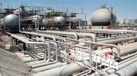 Υποχωρούν οι τιμές του πετρελαίου με το βλέμμα στο Λίβανο - Πτώση 1,5% στα 98 δολάρια το βαρέλι