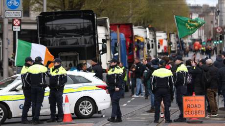 Το ένα τρίτο των βενζινάδικων της Ιρλανδίας έχει ξεμείνει από καύσιμα εν μέσω διαμαρτυριών