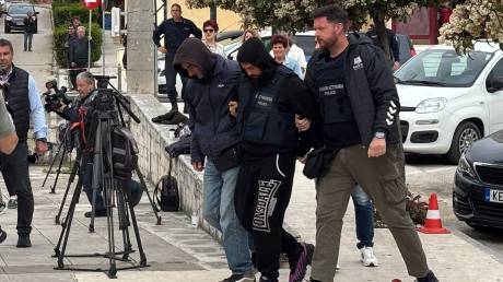 Κεφαλονιά: Προφυλακιστέοι και οι τρεις κατηγορούμενοι για τον θάνατο της 19χρονης Μυρτώς