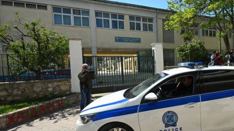 Χαϊδάρι: Πάνω από τέσσερις ώρες κράτησε το χειρουργείο της 13χρονης μαθήτριας - «Ζει από θαύμα»