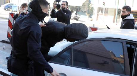 Αποσωληνώθηκε η 16χρονη που είχε παρασυρθεί από οδηγό μηχανής στη Λιοσίων