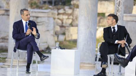 Συμβολική επίσκεψη Μητσοτάκη και Μακρόν στη φρεγάτα «Κίμων» - Η ατζέντα στο Μαξίμου και οι συμφωνίες