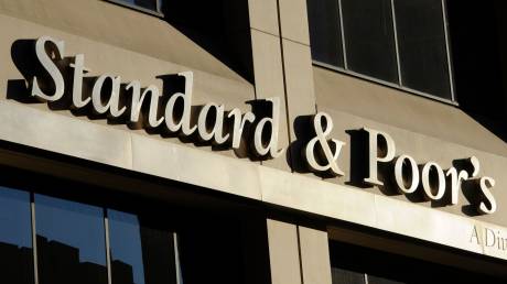 S&P: Αμετάβλητη στο ΒΒΒ η Ελλάδα με σταθερές προοπτικές