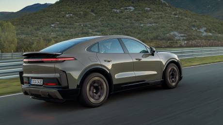 Η νέα Porsche Cayenne Electric Coupe είναι κομψή και μπορεί να είναι και πανίσχυρη