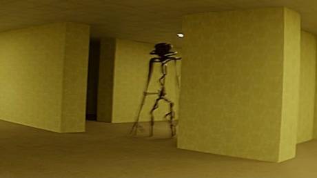 Η Α24 μετατρέπει το «Backrooms» σε αληθινό εφιάλτη με σετ - μαμούθ 9,144 μέτρων