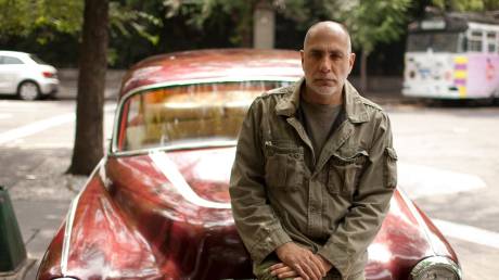 «Να σώσουμε τη φωτιά»: Το συγκλονιστικό μυθιστόρημα που ξεγυμνώνει το Μεξικό
