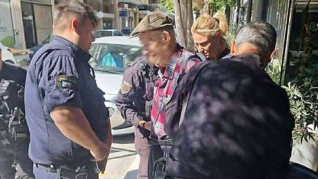 Έφτασε στο γραφείο του ανακριτή για να απολογηθεί ο 89χρονος