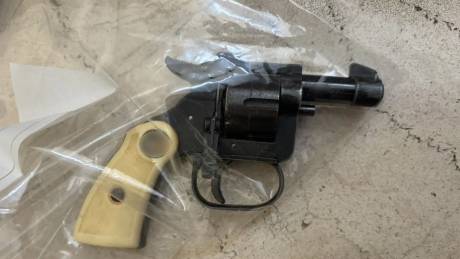 Απόπειρα ένοπλης ληστείας στον Κολωνό: 73χρονος απείλησε με περίστροφο ταμία σούπερ μάρκετ