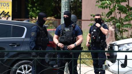 Καλλιθέα: Μεθυσμένος ο δράστης και με όπλο ούζι πυροβόλησε τη γυναίκα - Το σκηνικό μέσα σε μπαρ