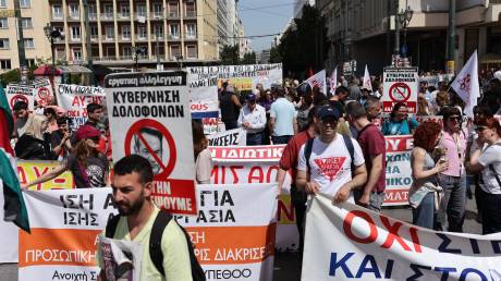 Στιγμιότυπα από την απεργιακή συγκέντρωση της ΑΔΕΔΥ στο κέντρο της Αθήνας (pics)