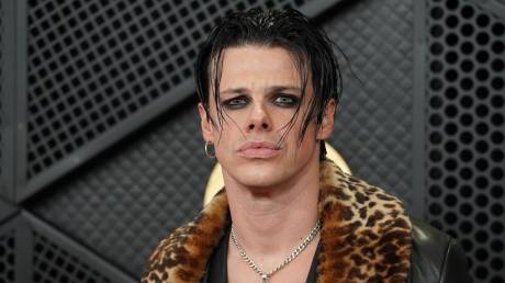 Ένταλμα σύλληψης για 52χρονη stalker του Yungblud – Παραβίασε τους περιοριστικούς όρους