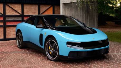 Η Ferrari Luce των 1.050 ίππων φέρνει την ηλεκτροκίνηση στο Maranello
