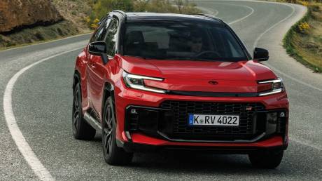 Γιατί η Toyota δεν εγκαταλείπει τους κινητήρες εσωτερικής καύσης
