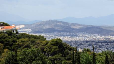 «Σήκωσαν» την κορυφή της Πεντέλης οι θυελλώδεις άνεμοι - Οι ριπές ξεπέρασαν τα 100 χλμ/ώρα