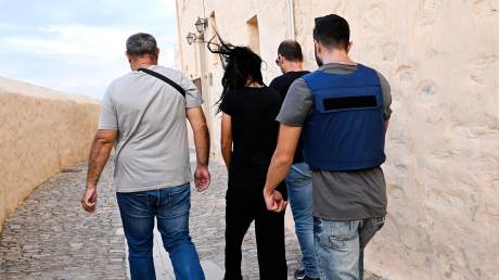 Σύρος: Ελεύθερη με περιοριστικούς όρους η 30χρονη για τον θάνατο της 41χρονης διασώστριας