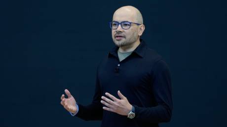 Google: Ποιος είναι ο Ελληνοκύπριος Demis Hassabis που αναλαμβάνει το «τιμόνι» της ΑΙ