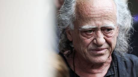Ο πολιτικός κόσμος αποχαιρετά τον ηθοποιό Νίκο Καλογερόπουλο