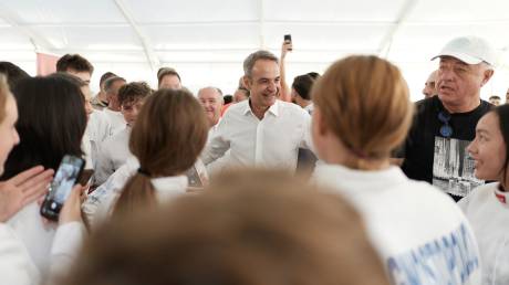 Μητσοτάκης: «Πώς το πράσινο γίνεται μπλε» - Η περιοδεία στη Δ. Μακεδονία, το βίντεο και η... γραβάτα