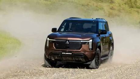 Το Mitsubishi Pajero επέστρεψε πιο σύγχρονο και πάντα σκληροτράχηλο