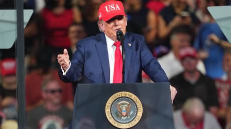 «Βολές» Τραμπ σε Ευρώπη για Καναδά: «Θα επιβάλλουμε δασμούς ή θα διακόψουμε το εμπόριο»
