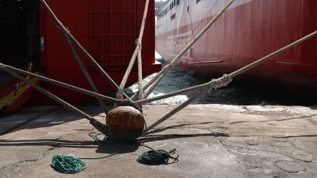 Συναγερμός στο λιμάνι της Ρόδου: Εσπασαν οι κάβοι κρουαζιερόπλοιου από τη θαλασσοταραχή