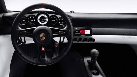 Η νέα Porsche Mission S ποντάρει στα αναλογικά στοιχεία
