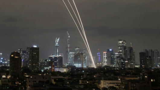 Πώς το Ιράν κατάφερε να «τρυπήσει» το Iron Dome - Ειδικοί εξηγούν