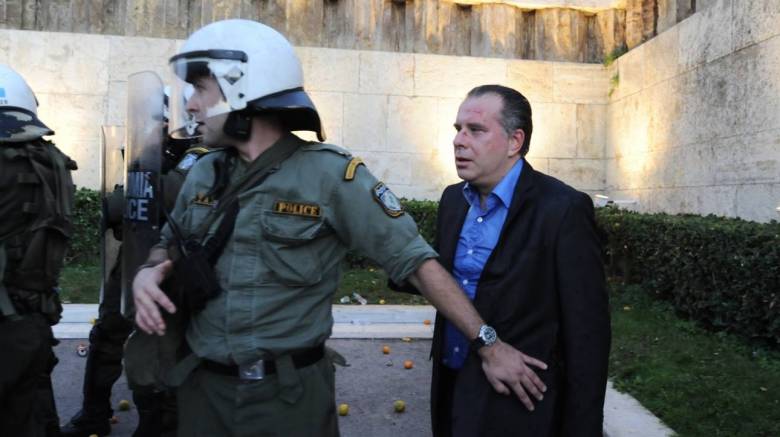 Ενημερώνονται και καταθέτουν οι δράστες της επίθεσης στον Γ. Κουμουτσάκο