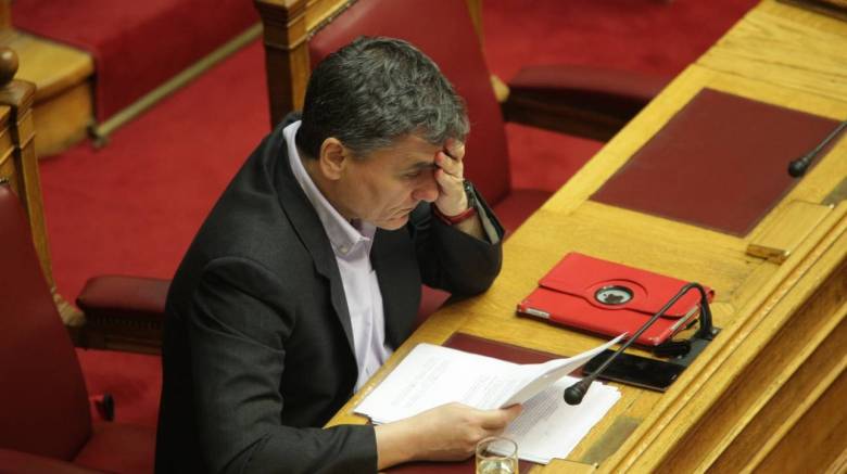 Στη Βουλή το θέμα με τις αμοιβές εξωτερικών συμβούλων του υπουργείου Οικονομικών