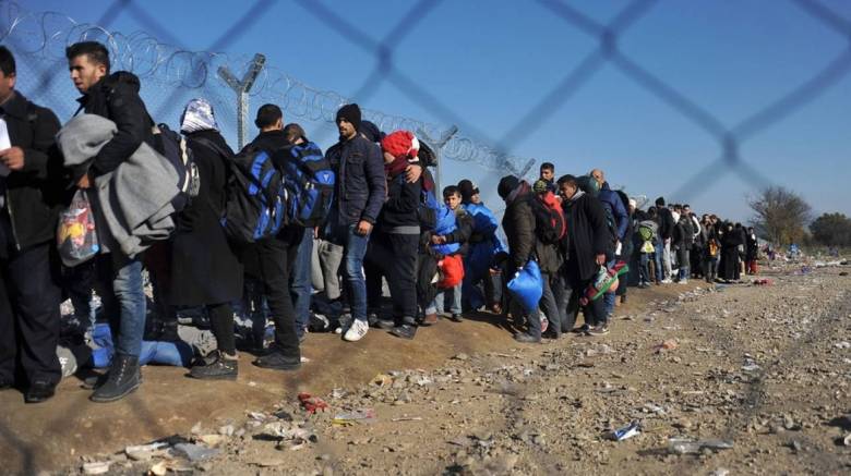 Εκατοντάδες οι συλλήψεις διακινητών προσφύγων στα ελληνοτουρκικά σύνορα