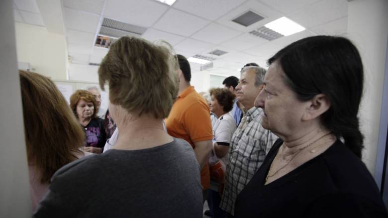 Συντάξεις: Αναδρομικές περικοπές για 100.000 νέους συνταξιούχους