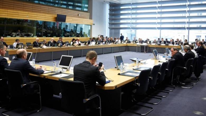 Eurogroup: Σβήνουν - γράφουν προσχέδια, "θολό τοπίο" η συμφωνία